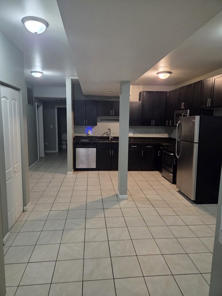 6142 South King Drive - Photo 3 of 15