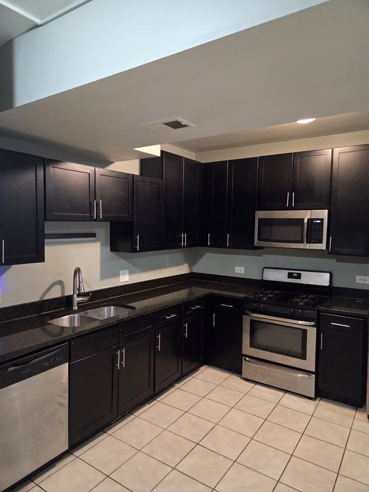 6142 South King Drive - Photo 4 of 15