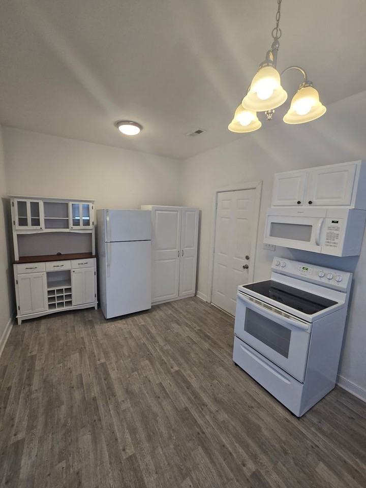 404 N 4th Ave - Photo 3 of 8