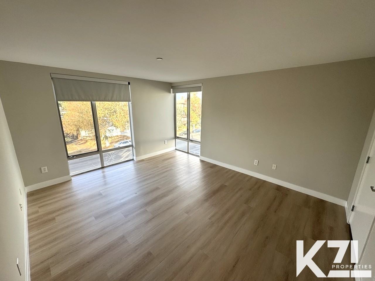 14224 Riverside Drive - Photo 4 of 28