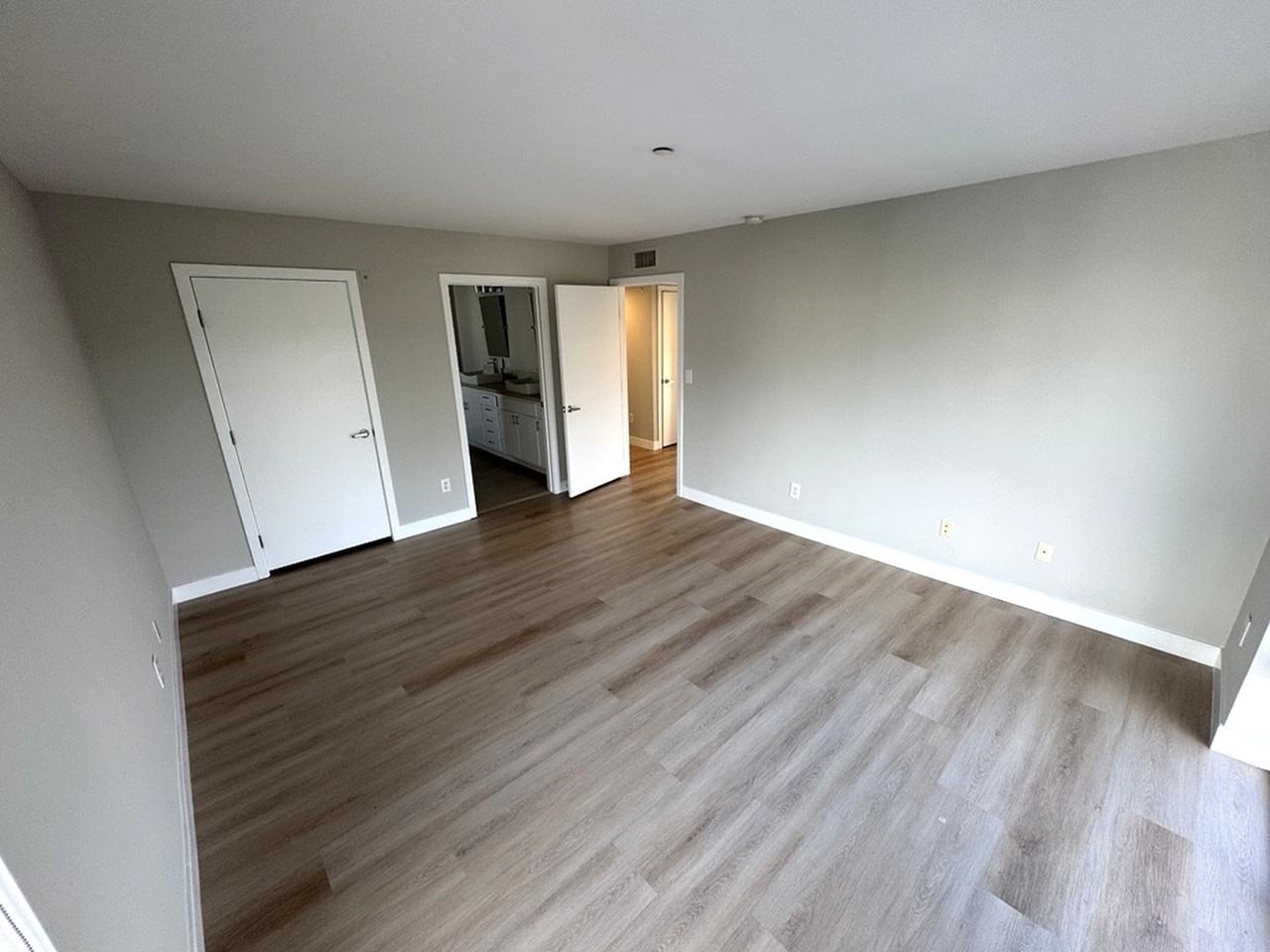 14224 Riverside Drive - Photo 5 of 28