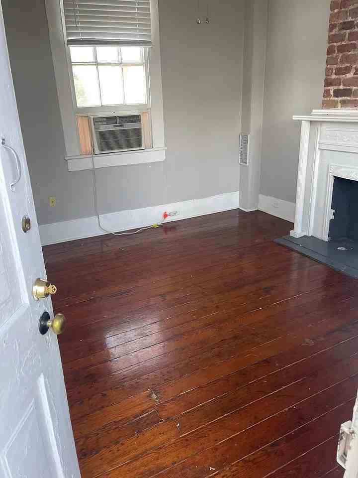 1202 Marengo - Photo 2 of 6