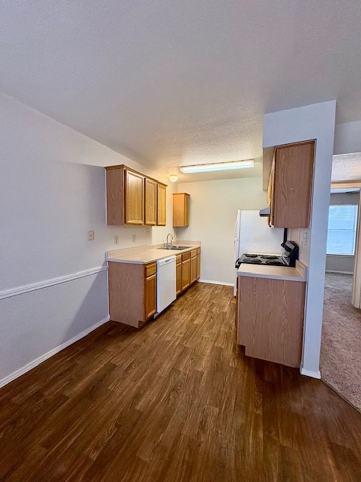 Park Ridge Apartments - Photo 5 of 22