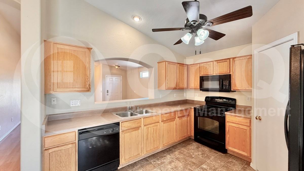 12301 W Aster Dr - Photo 7 of 33