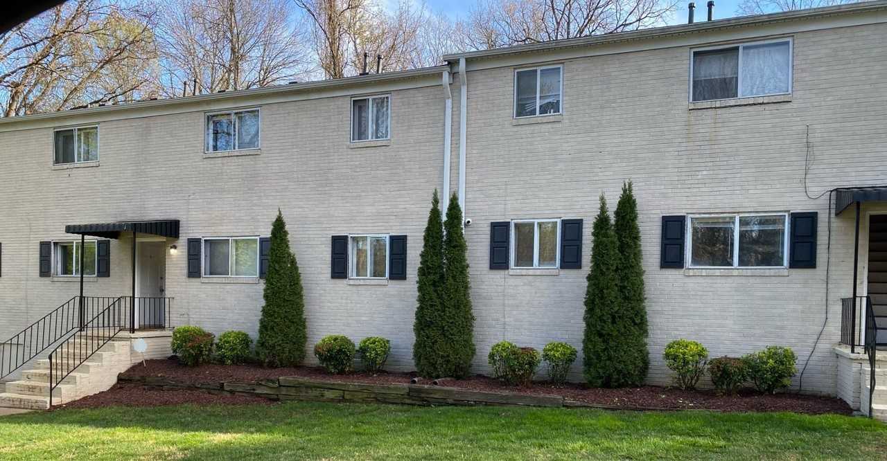 701 S Chapman St - Photo 2 of 11