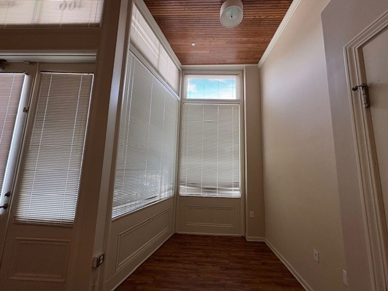 466 Poplar St #1 - Photo 4 of 9