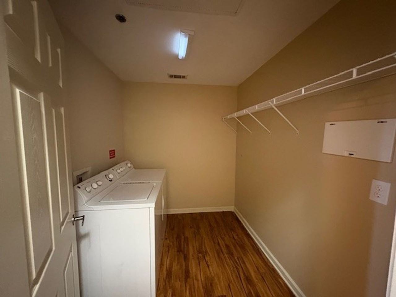466 Poplar St #1 - Photo 7 of 9