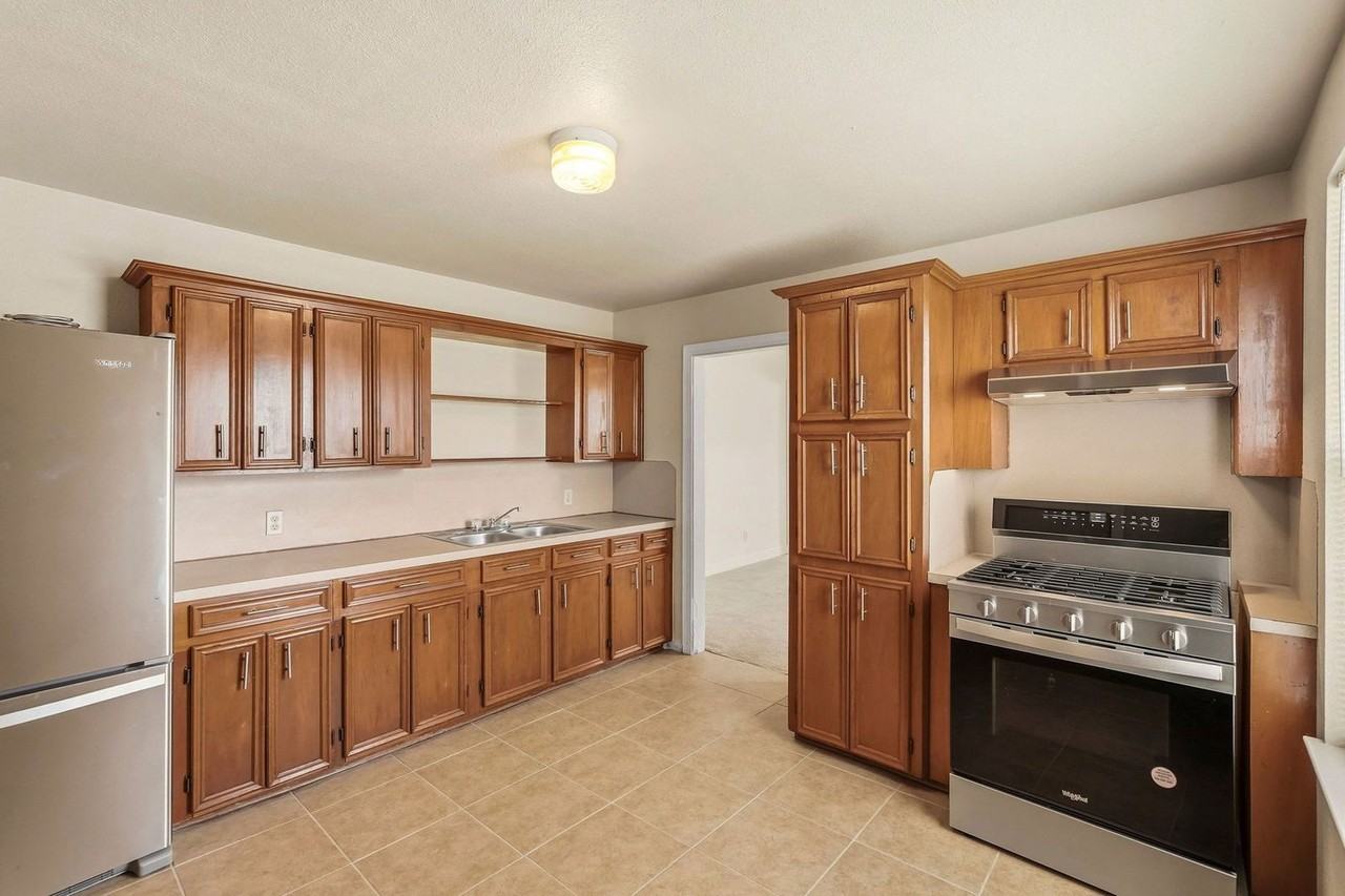 7215 Apache St - Photo 5 of 21