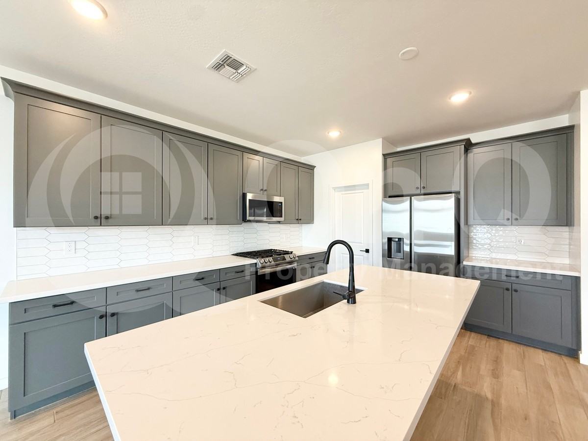 16778 W Molly Ln - Photo 3 of 24