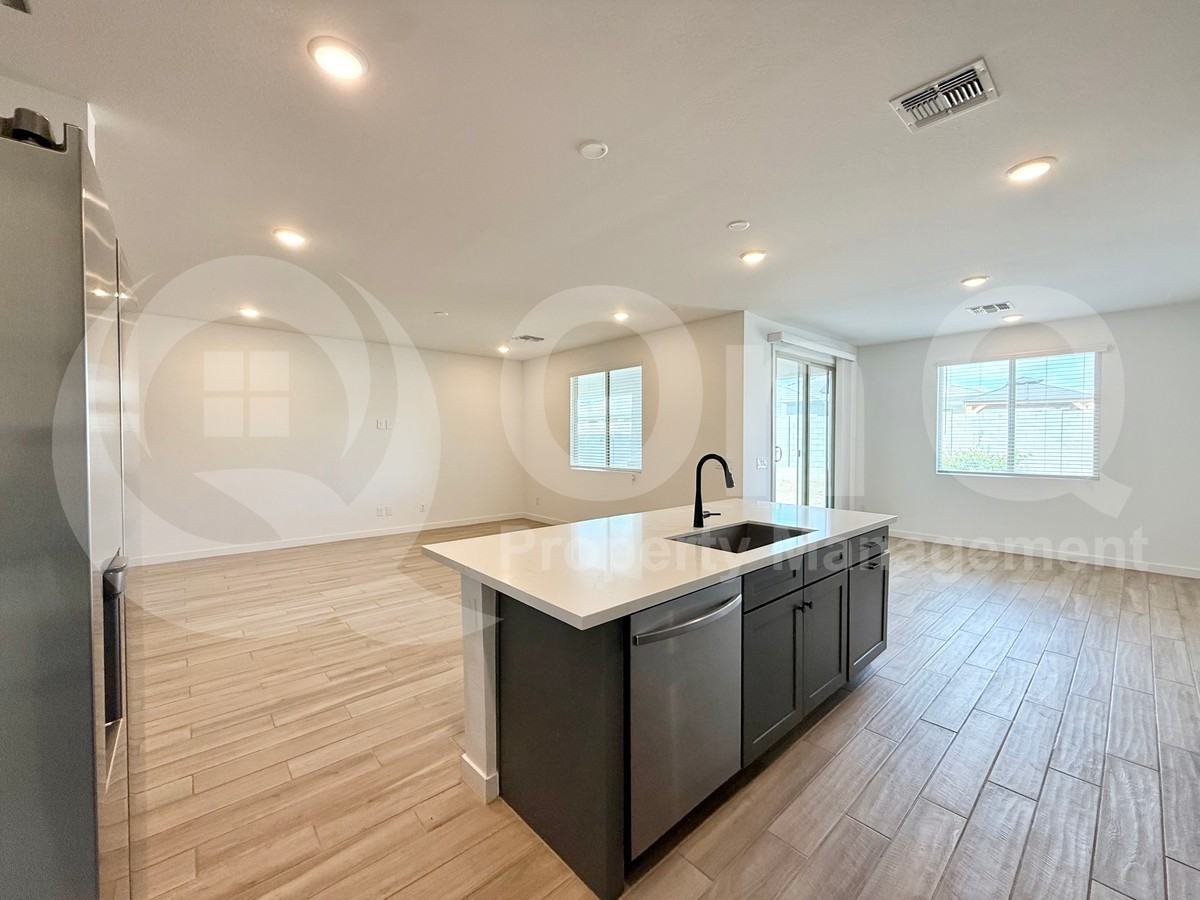 16778 W Molly Ln - Photo 4 of 24