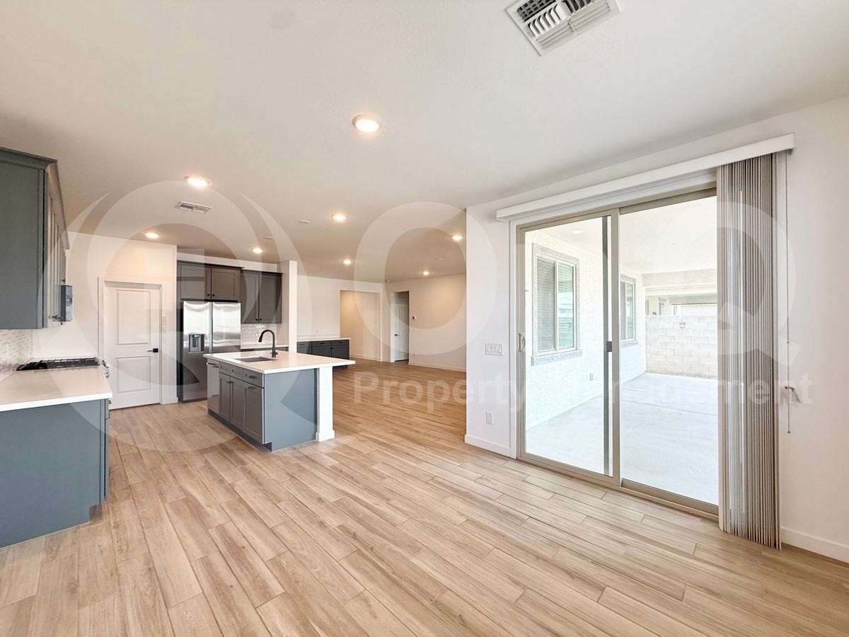 16778 W Molly Ln - Photo 5 of 24