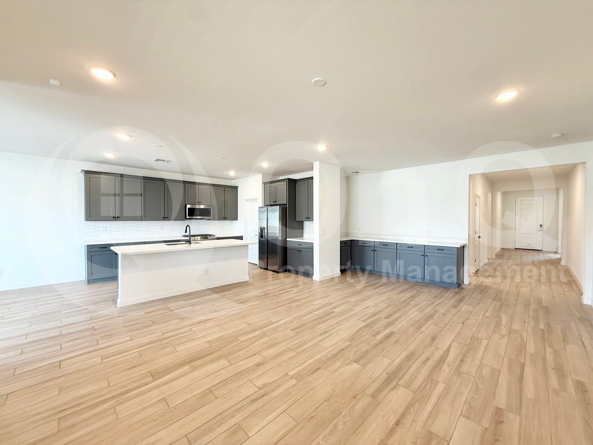 16778 W Molly Ln - Photo 6 of 24