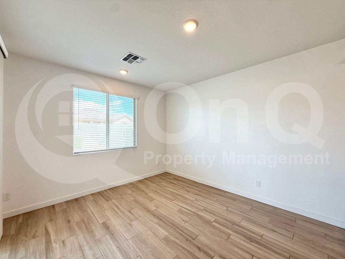 16778 W Molly Ln - Photo 7 of 24