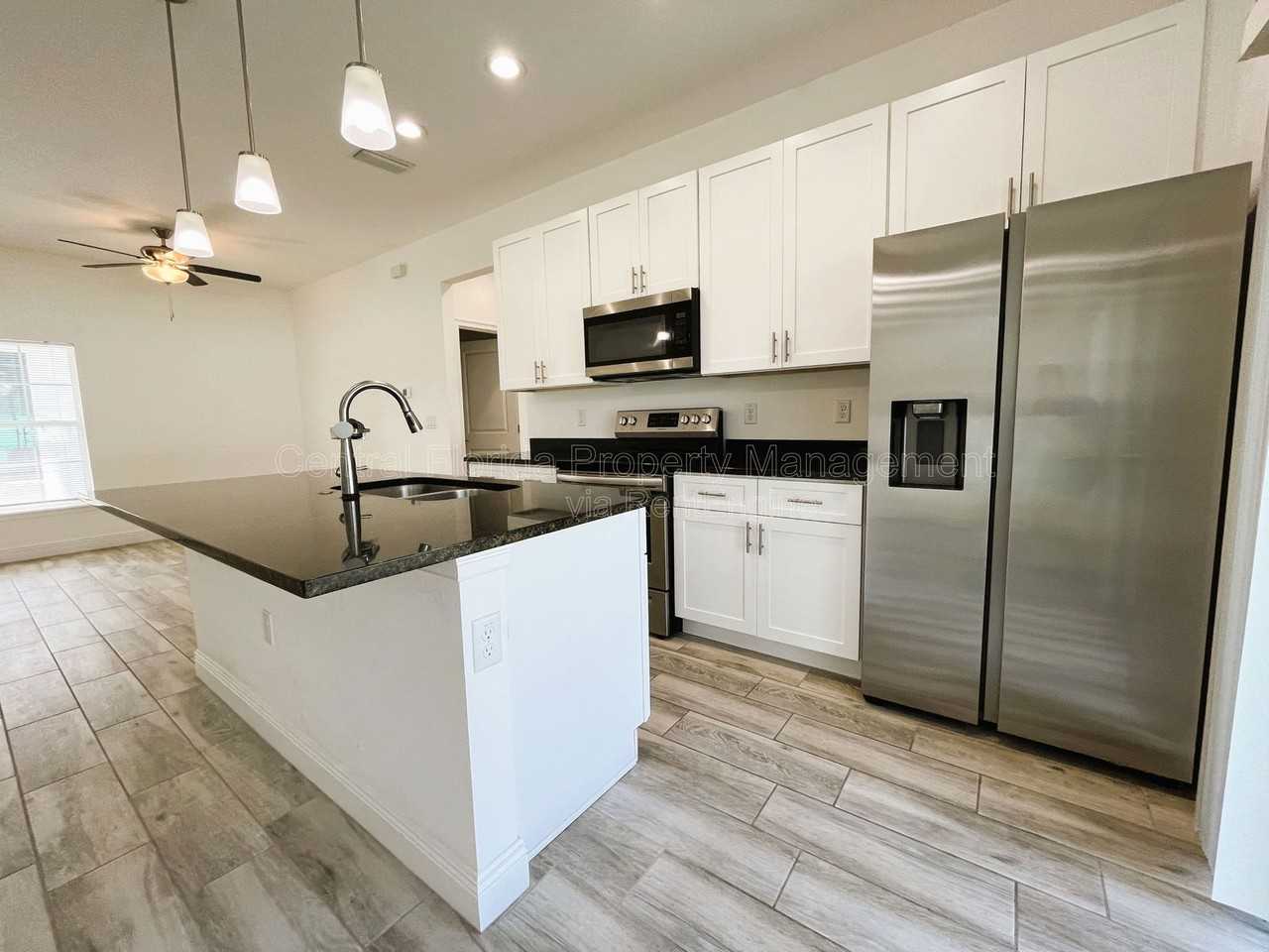 1025 37th St - Photo 6 of 27