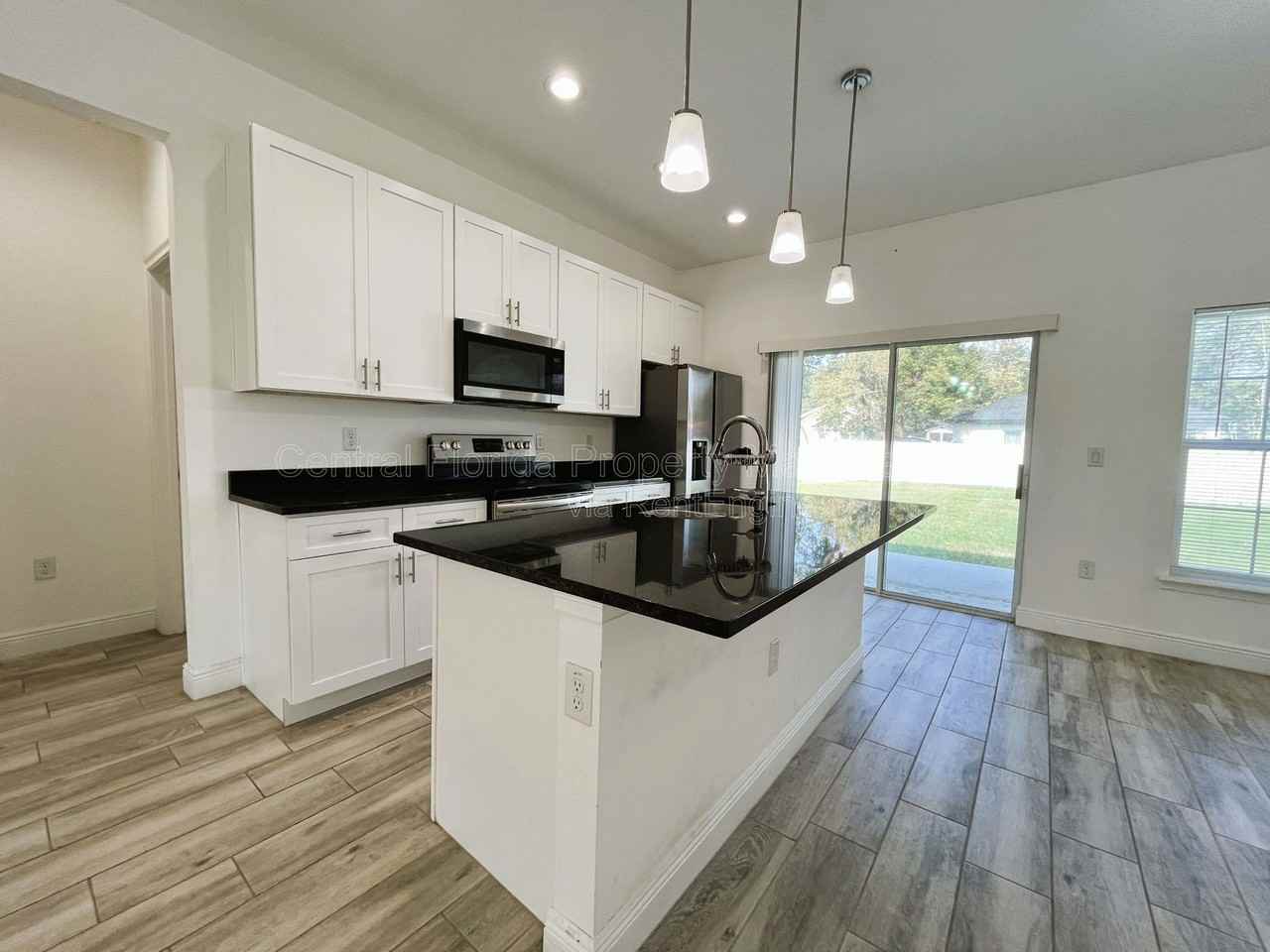 1025 37th St - Photo 7 of 27