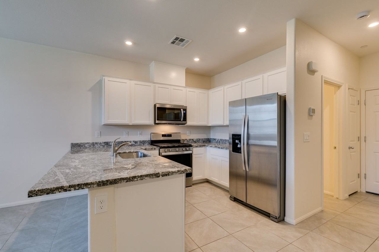 657 Bellus Pl - Photo 2 of 42
