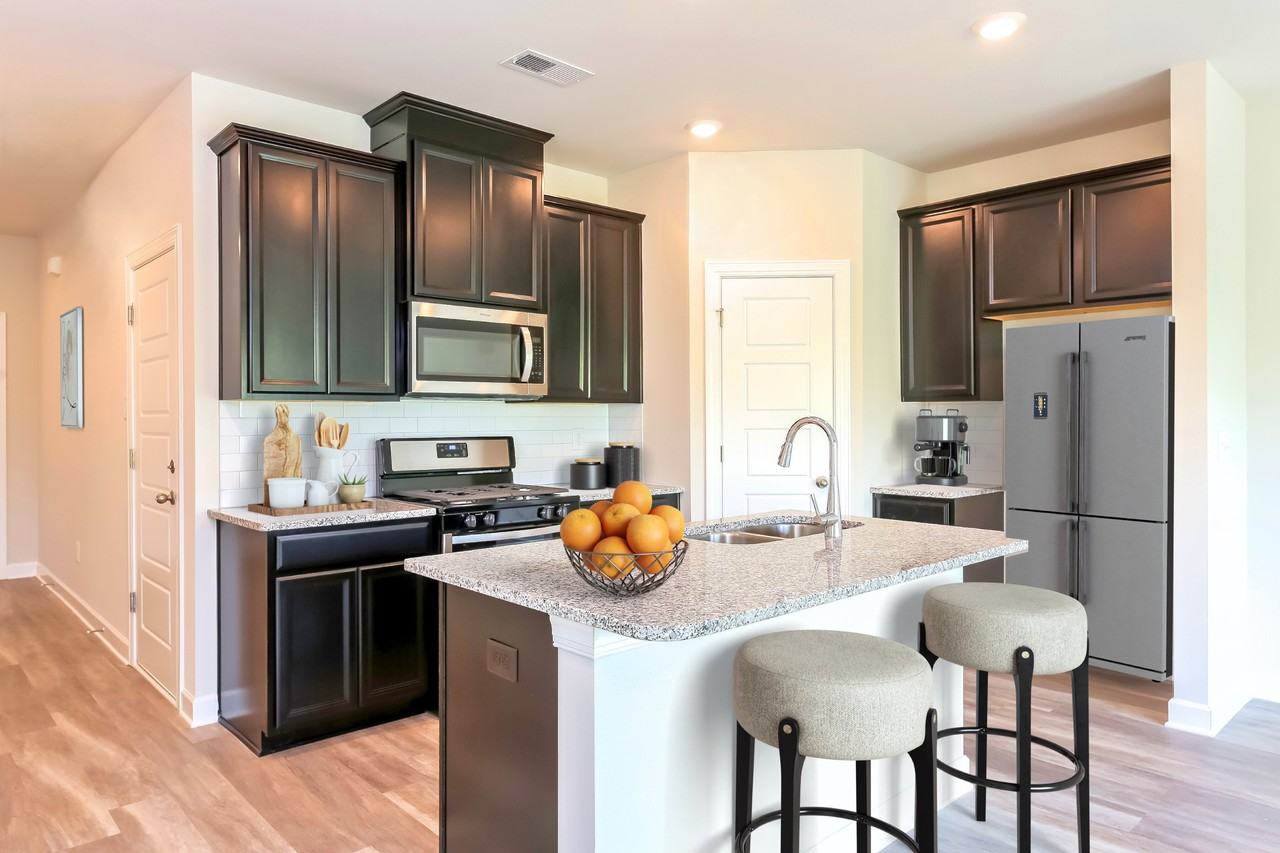 226 226 Telford Dr - Photo 2 of 16