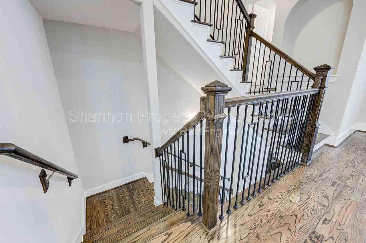 253 W 27th St - Photo 7 of 28