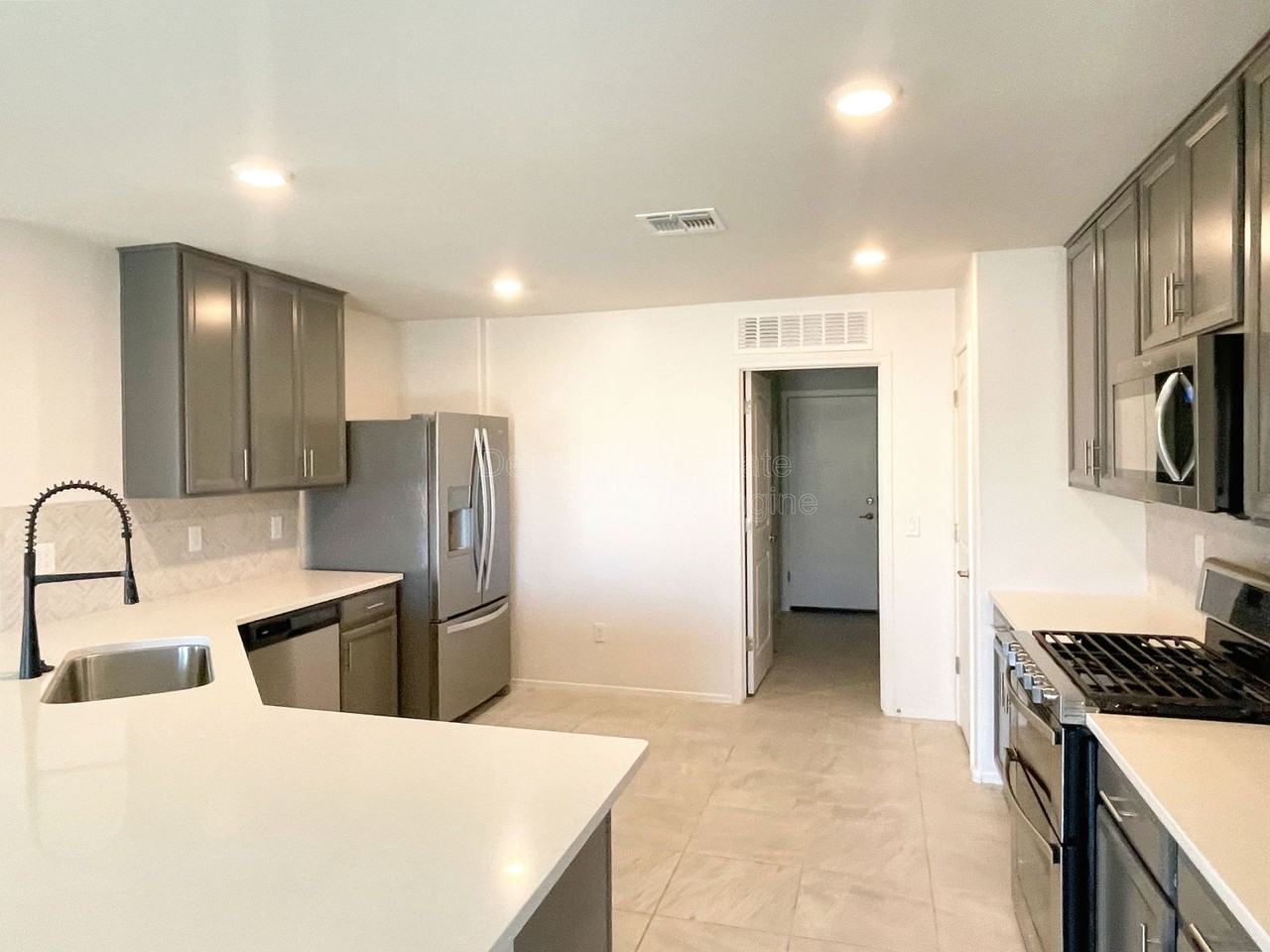 8010 S Golden Bell Dr - Photo 5 of 29