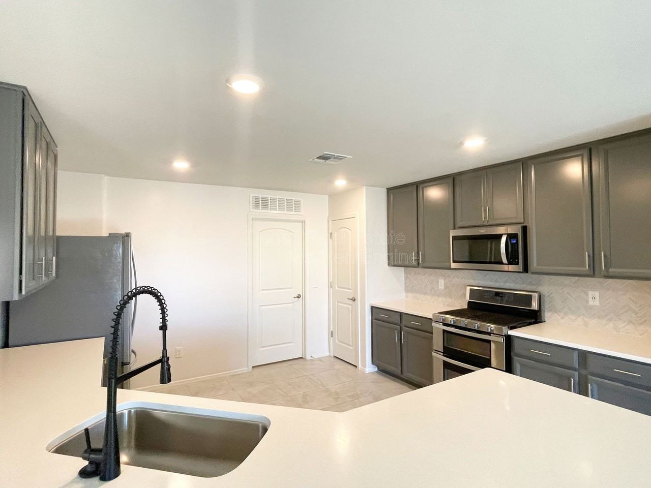 8010 S Golden Bell Dr - Photo 7 of 29