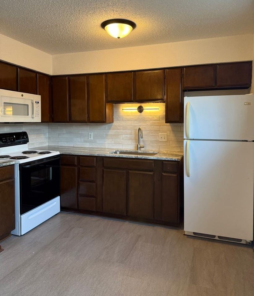 The Uptowner - Photo 3 of 19