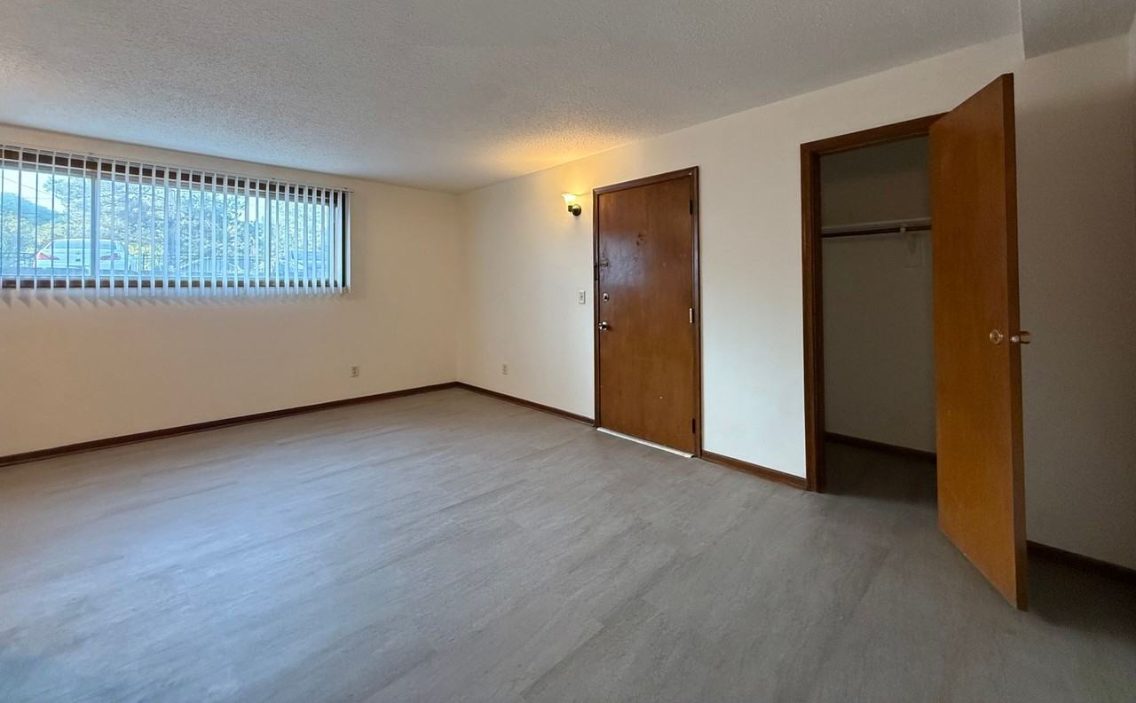 The Uptowner - Photo 4 of 19