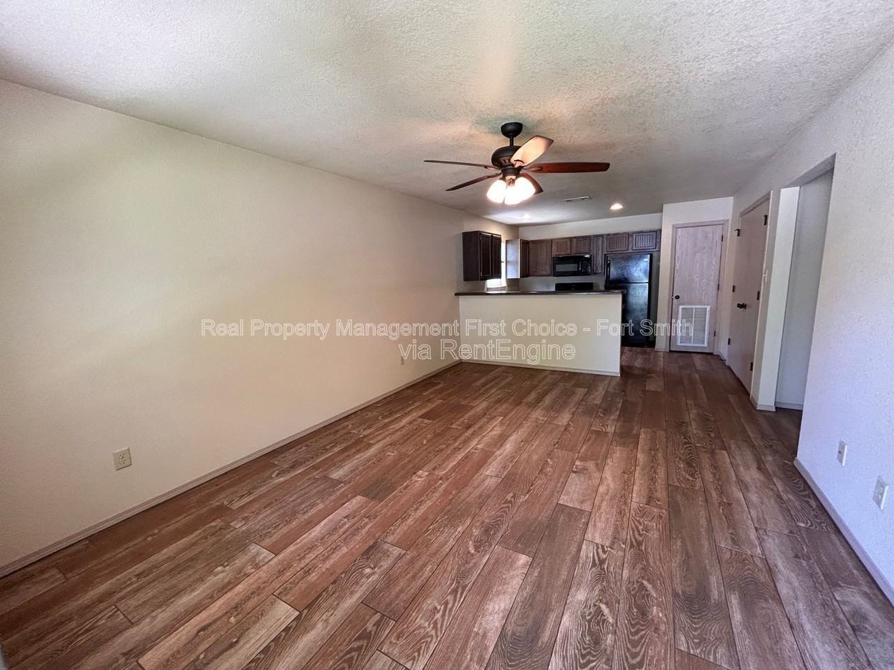 318 S 12th St - Photo 3 of 12