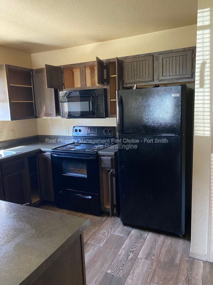 318 S 12th St - Photo 5 of 12