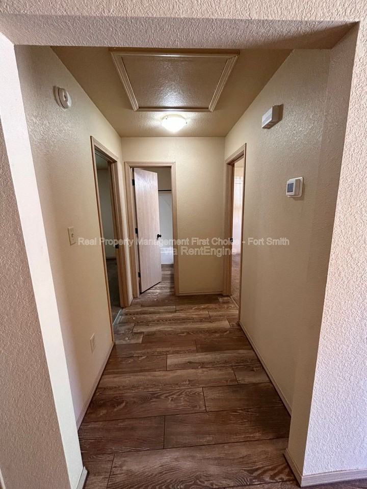 318 S 12th St - Photo 6 of 12