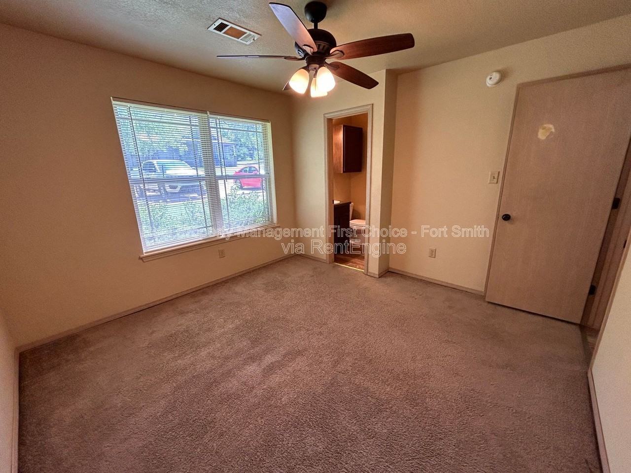 318 S 12th St - Photo 7 of 12