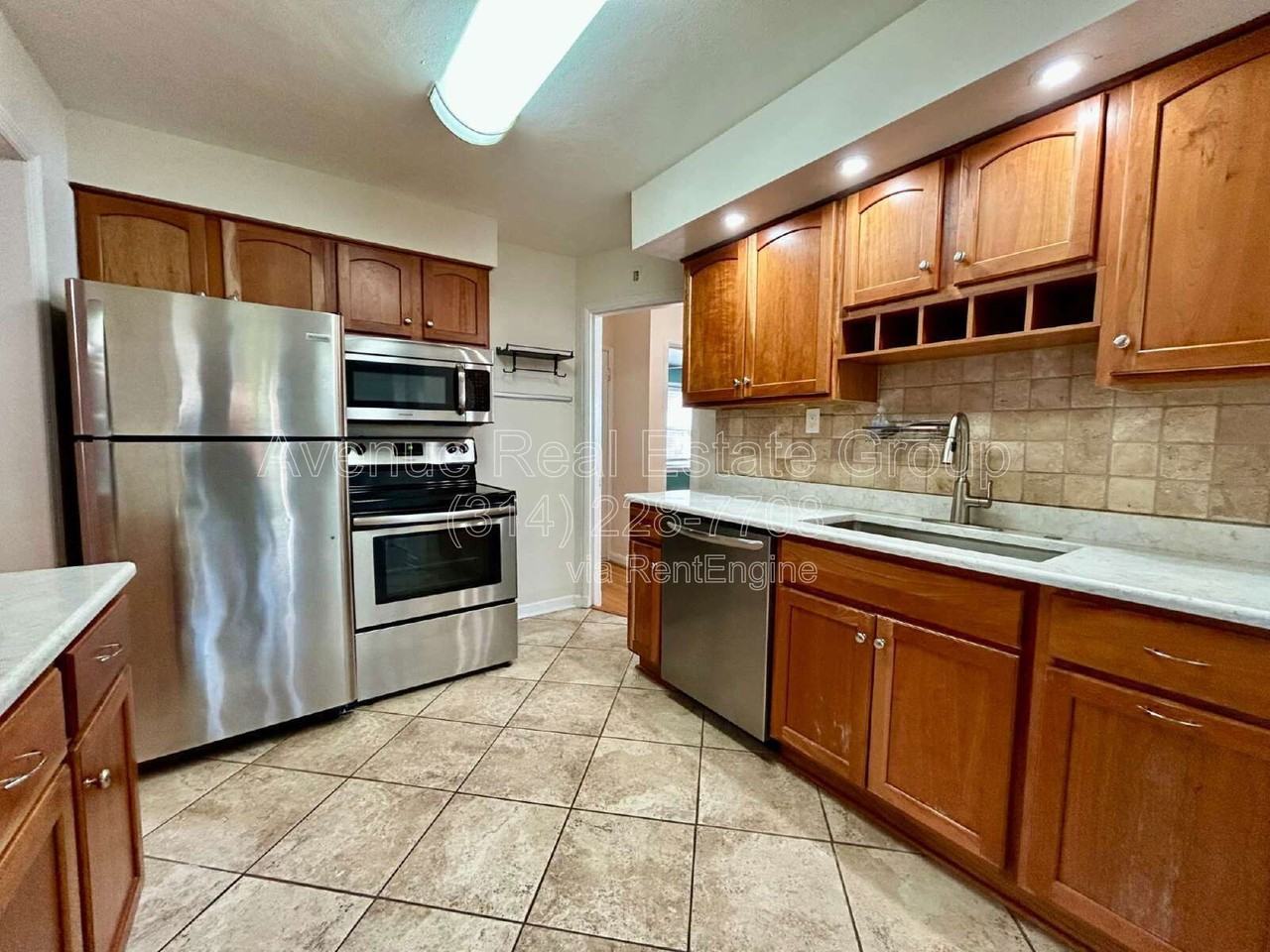 7045 Holly Hills Ave - Photo 4 of 15