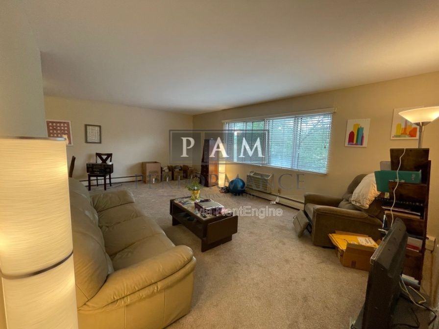 4434 N Oakland Ave #201 - Photo 2 of 7