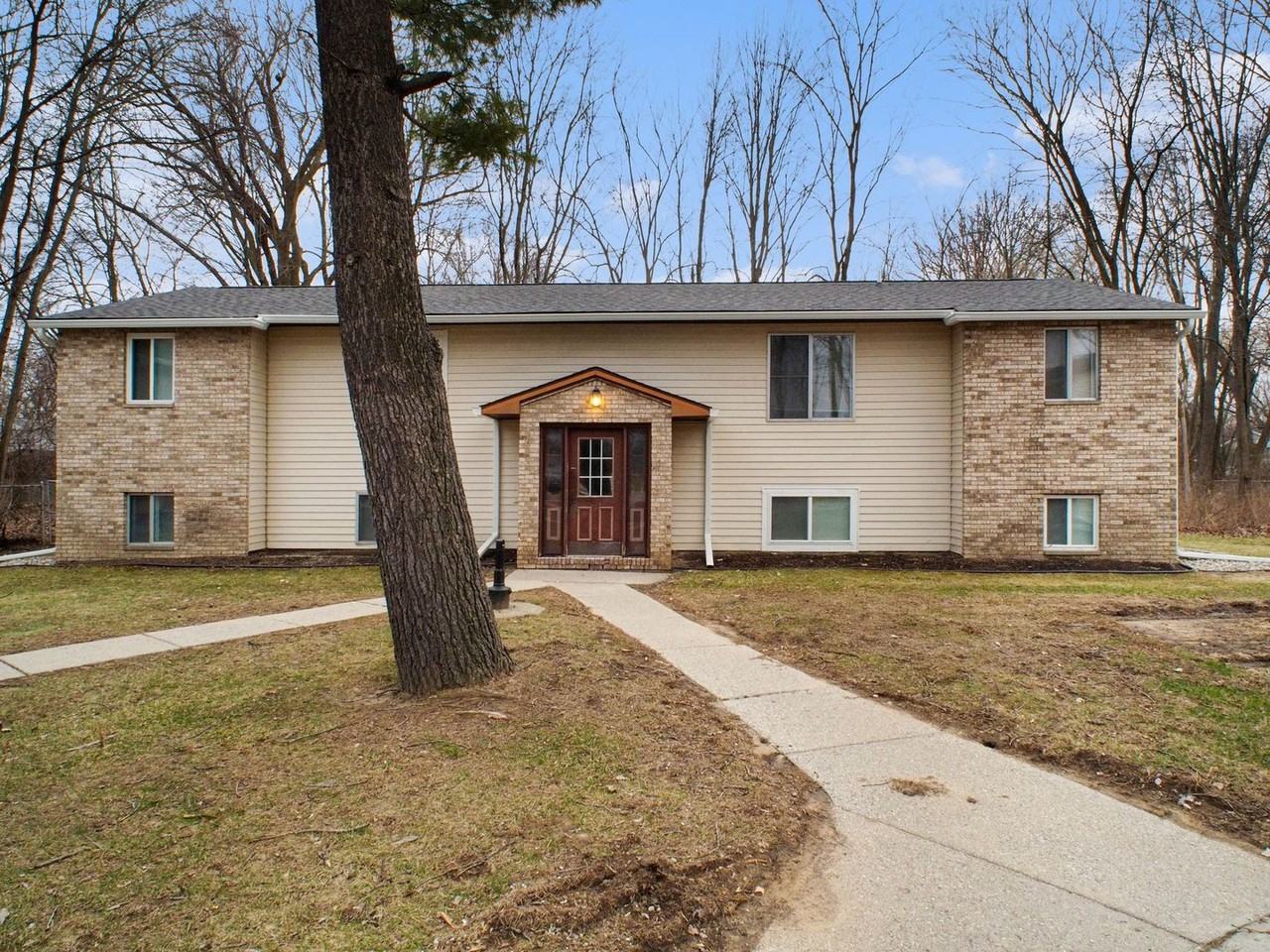 Remodeled 2 bedroom units in Clio - Photo 2 of 25