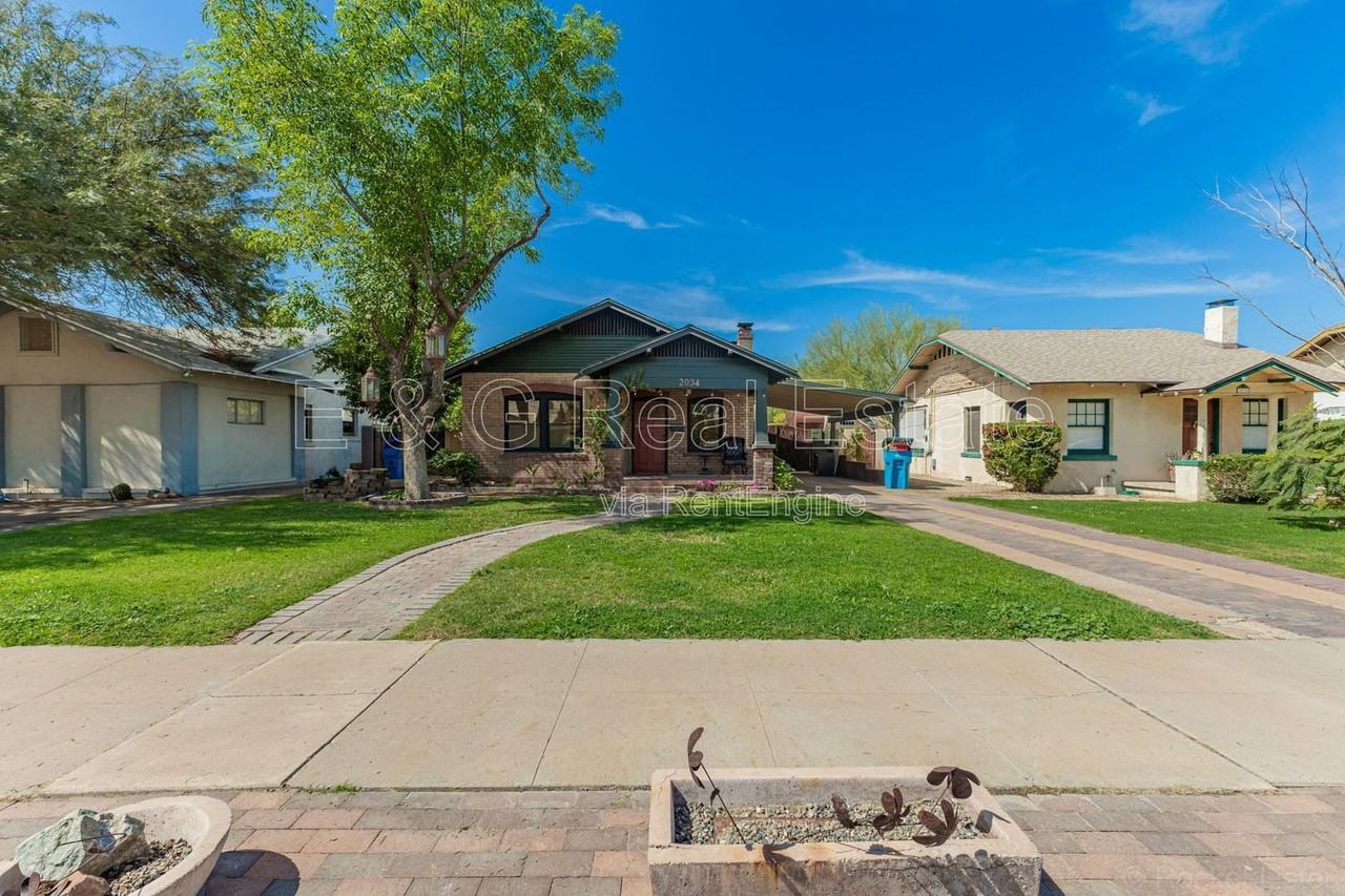 2034 N Mitchell St - Photo 2 of 30