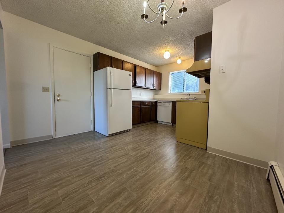 1613 Kelby Dr #4 - Photo 3 of 6