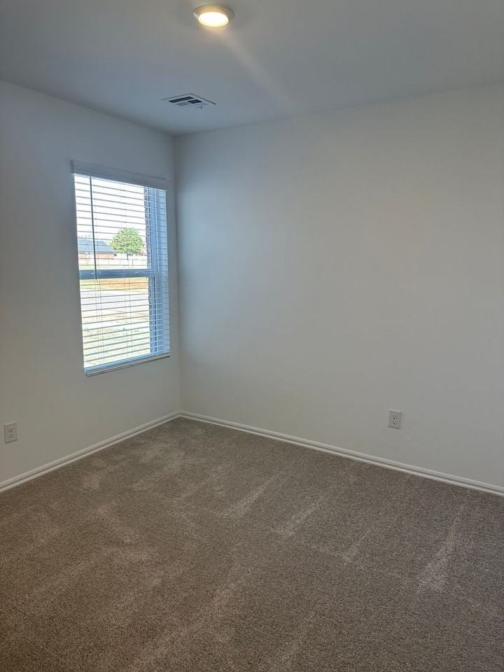 1076 Westbrook Blvd - Photo 7 of 22