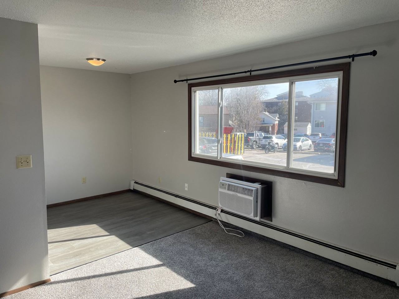 Arena Apartments II - Photo 4 of 7