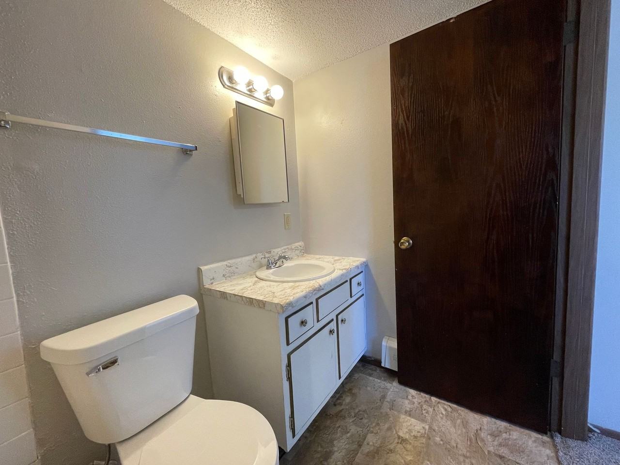 Arena Apartments II - Photo 6 of 7