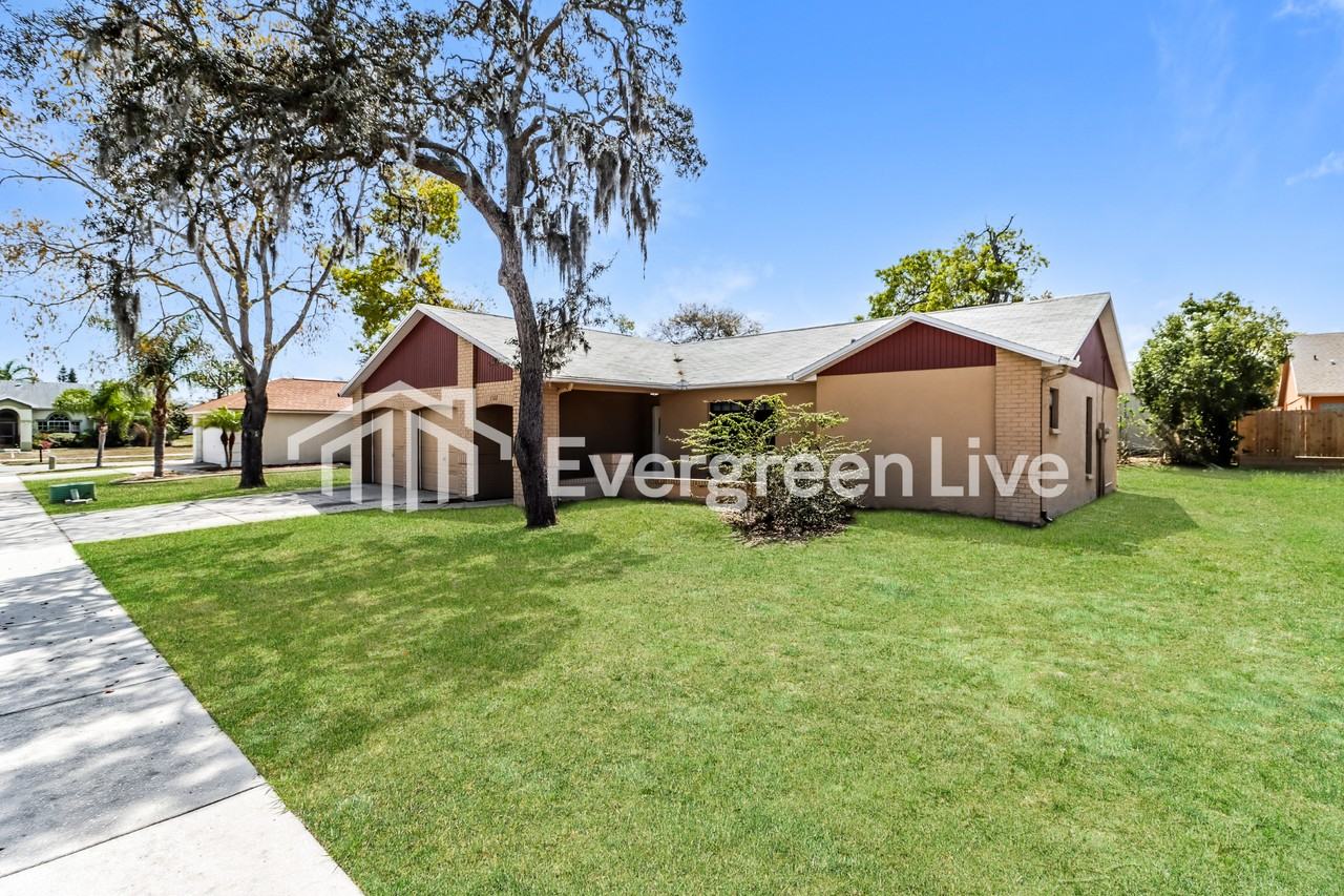 7322 Dogleg Ct - Photo 2 of 15