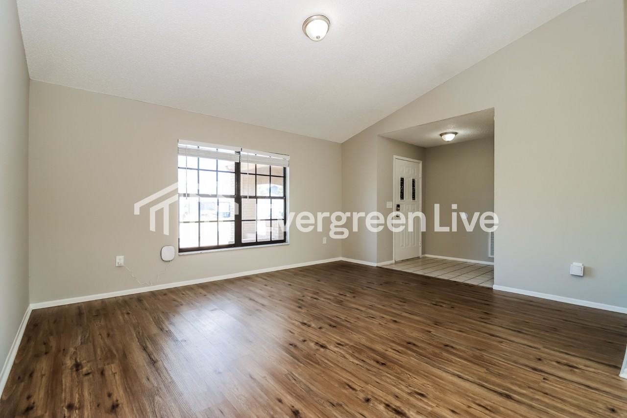 7322 Dogleg Ct - Photo 3 of 15