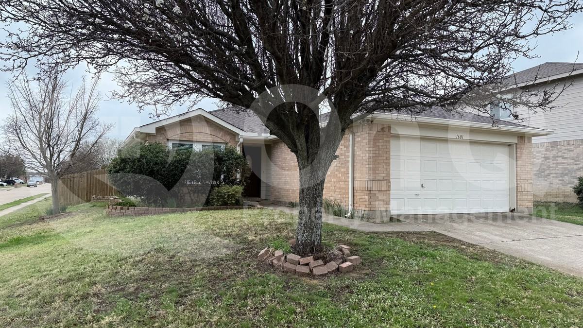 1601 Black Oak Ct - Photo 2 of 22