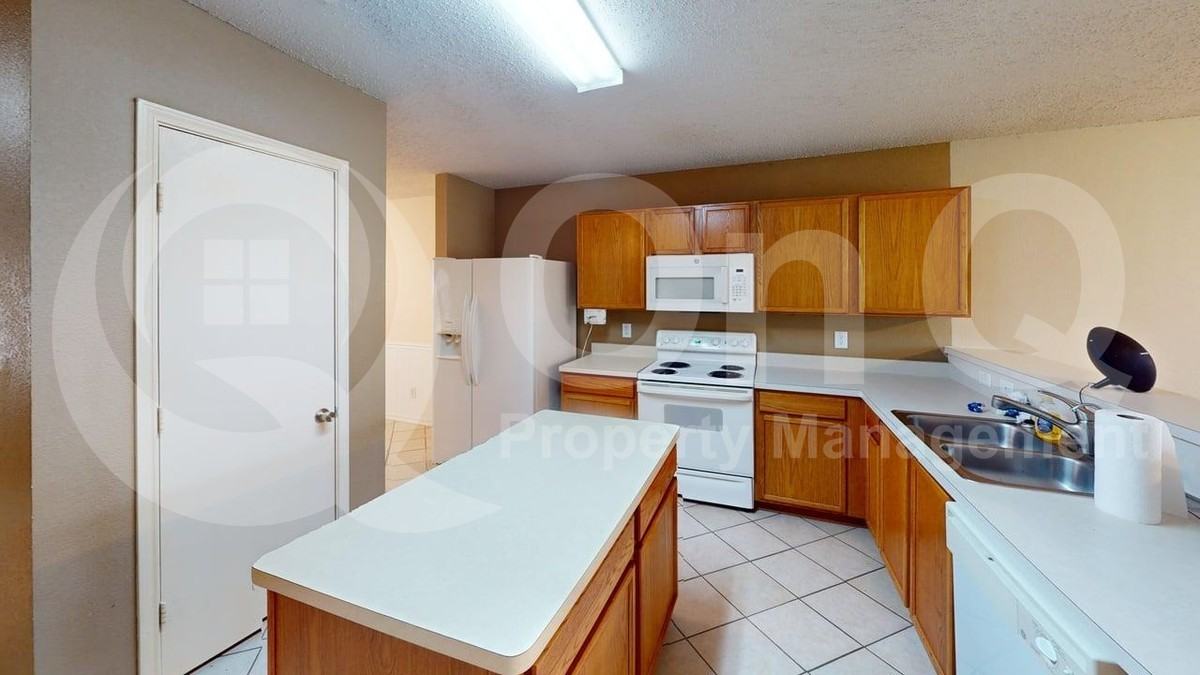 1601 Black Oak Ct - Photo 4 of 22