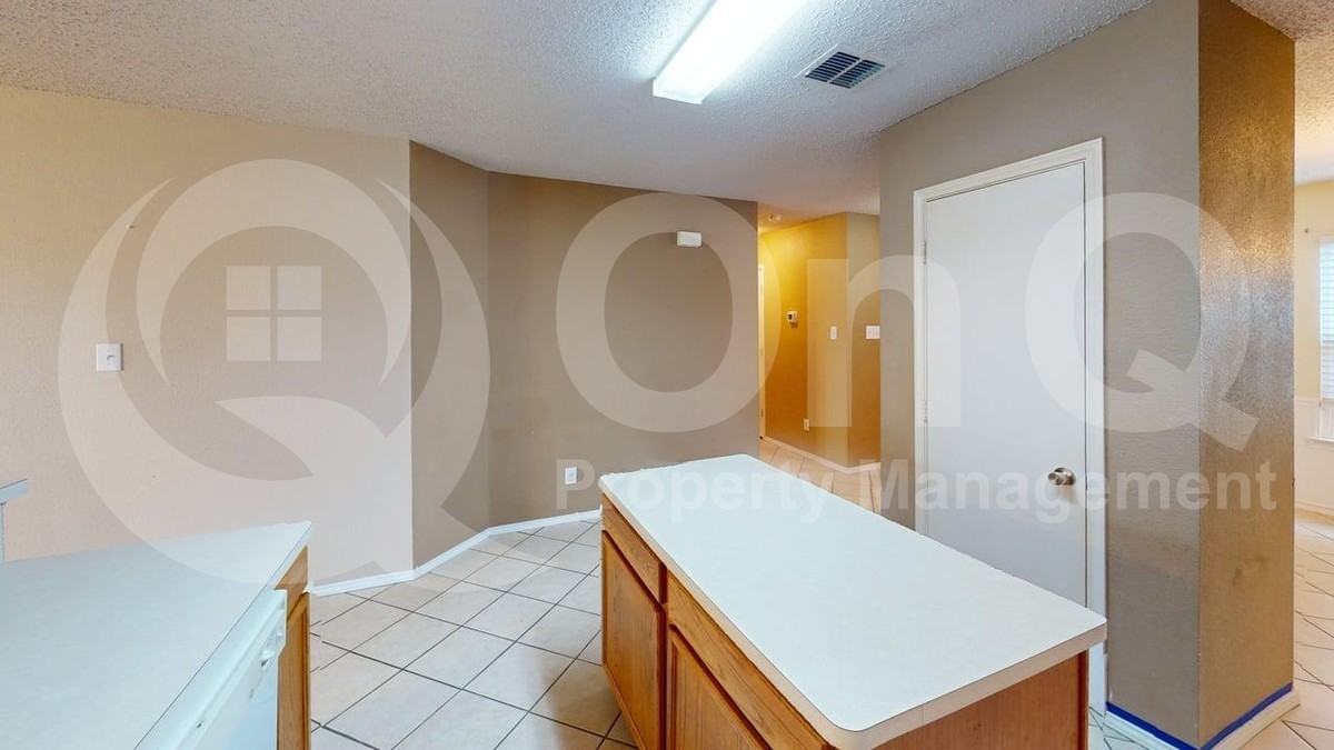 1601 Black Oak Ct - Photo 5 of 22