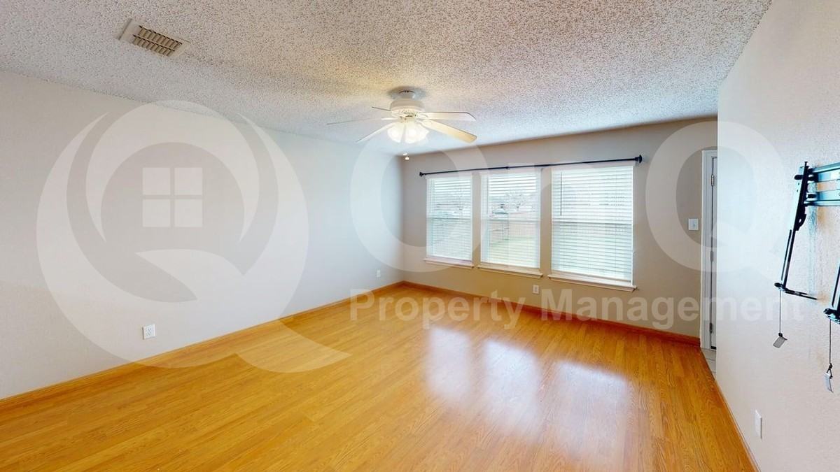 1601 Black Oak Ct - Photo 6 of 22