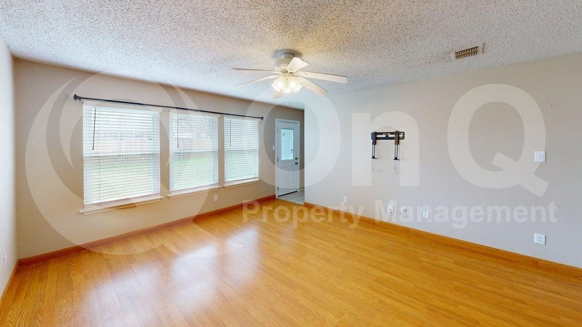 1601 Black Oak Ct - Photo 7 of 22