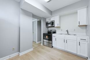 Three bedroom available for an immediate move in! - Photo 1 of 1