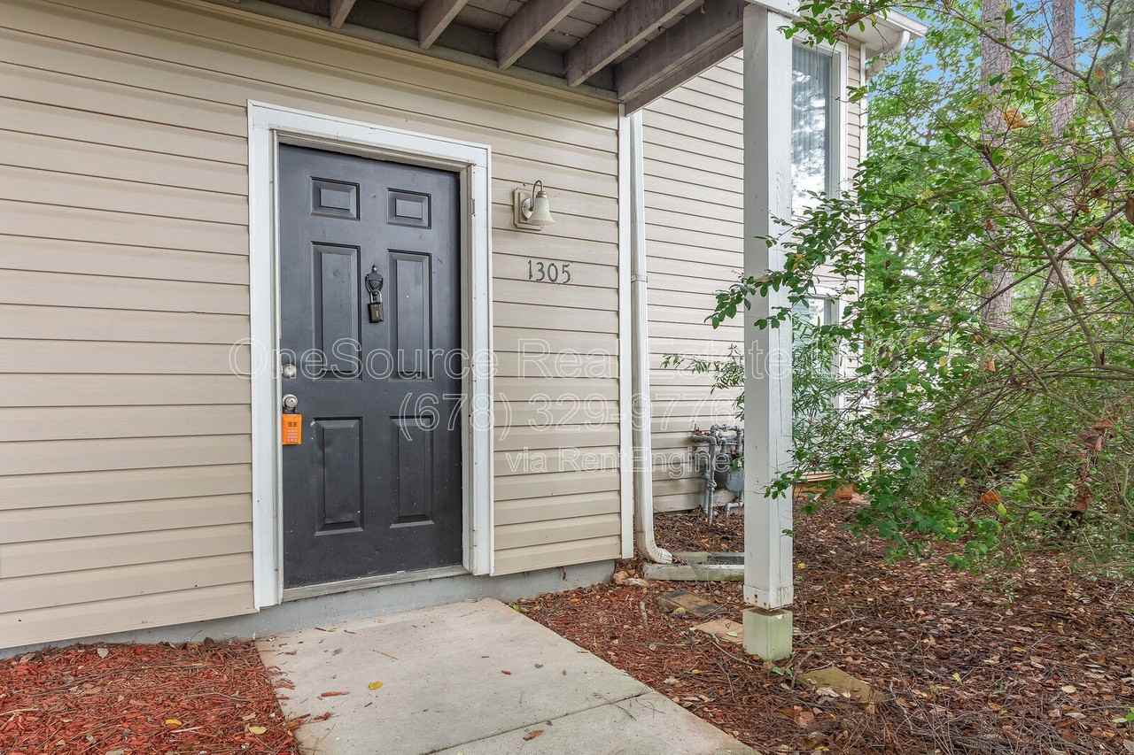 1305 Augusta Dr - Photo 2 of 31