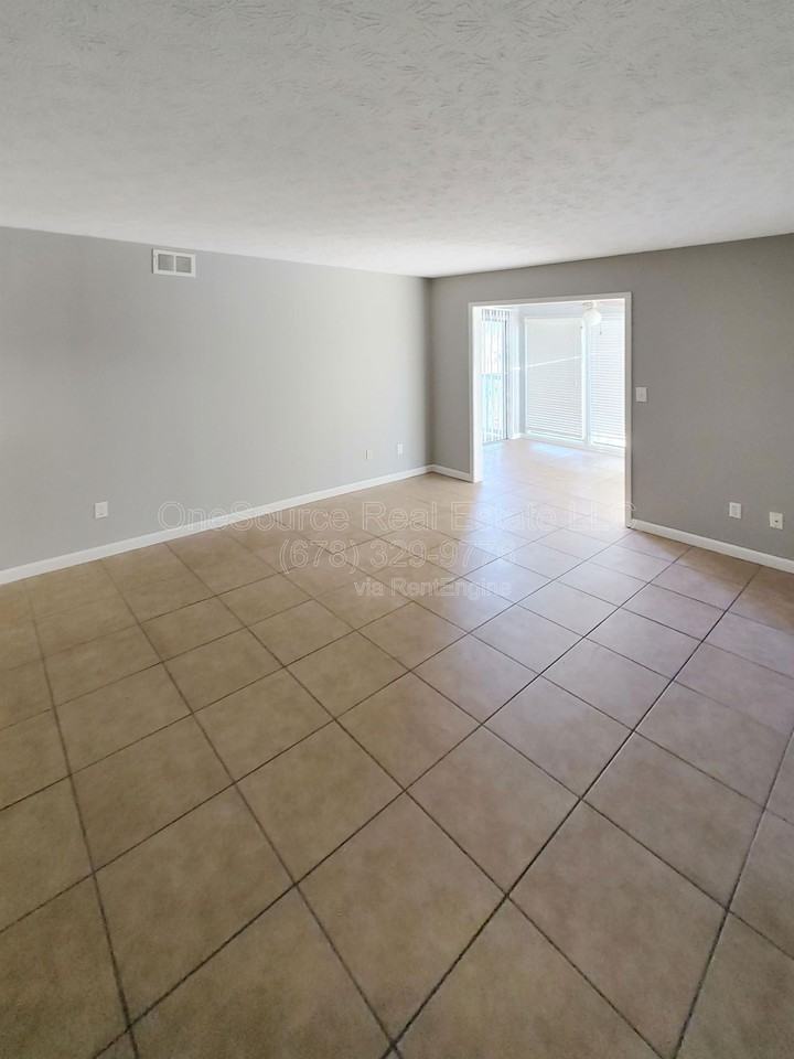 1305 Augusta Dr - Photo 5 of 31