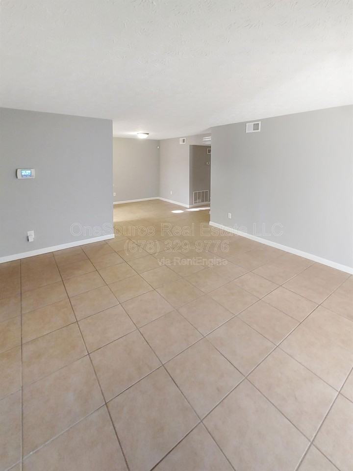 1305 Augusta Dr - Photo 6 of 31