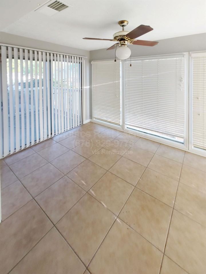 1305 Augusta Dr - Photo 7 of 31